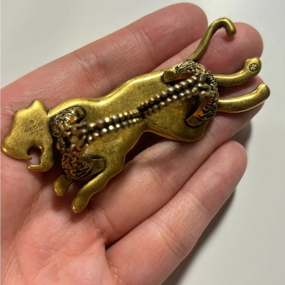 Authentic Gucci Green Gemstone Ring with Dynamic Design - Picture 6 of 6